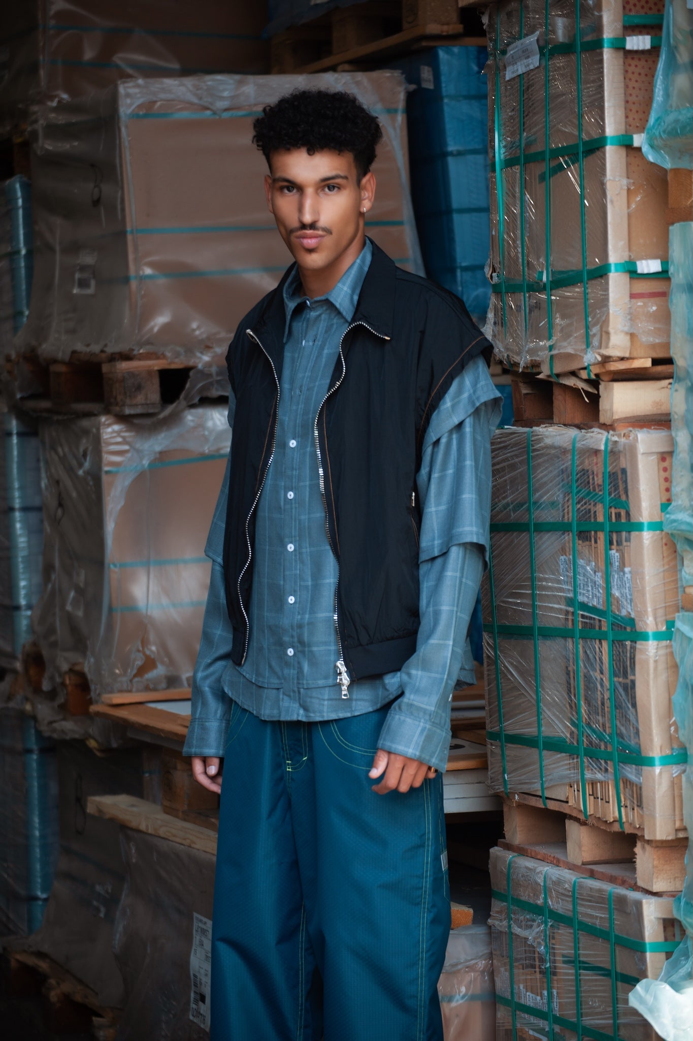 OFF SLEEVE NYLON JACKET BLACK
